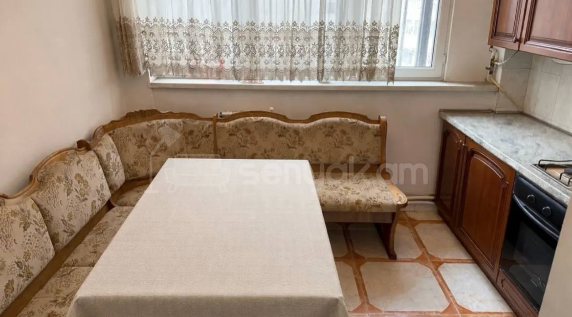 3 Սենյականոց Բնակարան Քարե Շենքում, 82քմ, 3/5 հարկ, Կապիտալ Վերանորոգված, Կահավորված