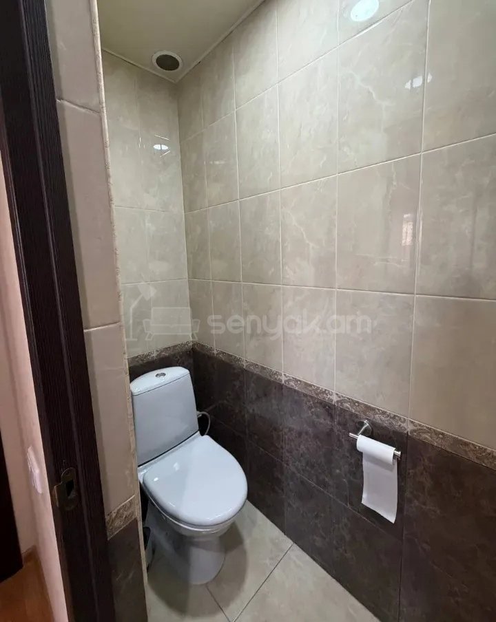 4 Սենյականոց Բնակարան Քարե Շենքում, 88քմ, 5/5 հարկ, Կապիտալ Վերանորոգված