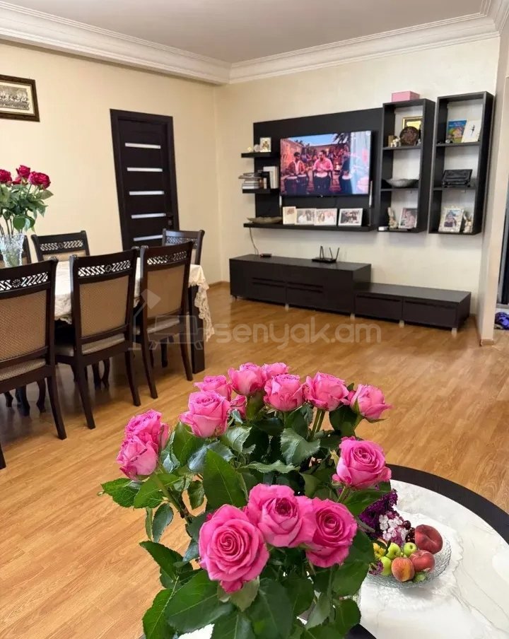 4 Սենյականոց Բնակարան Քարե Շենքում, 88քմ, 5/5 հարկ, Կապիտալ Վերանորոգված