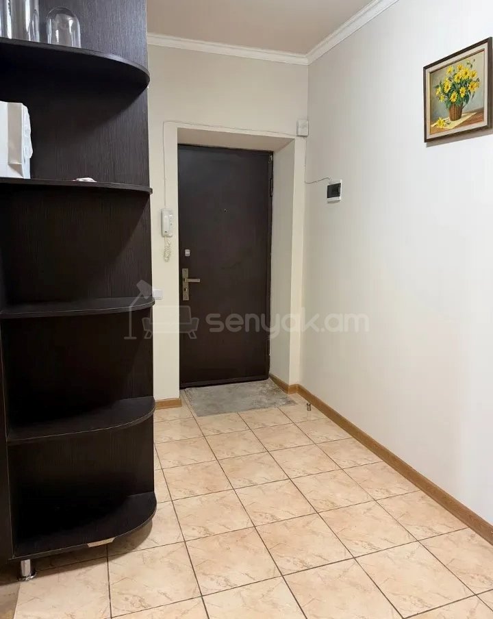 4 Սենյականոց Բնակարան Քարե Շենքում, 88քմ, 5/5 հարկ, Կապիտալ Վերանորոգված