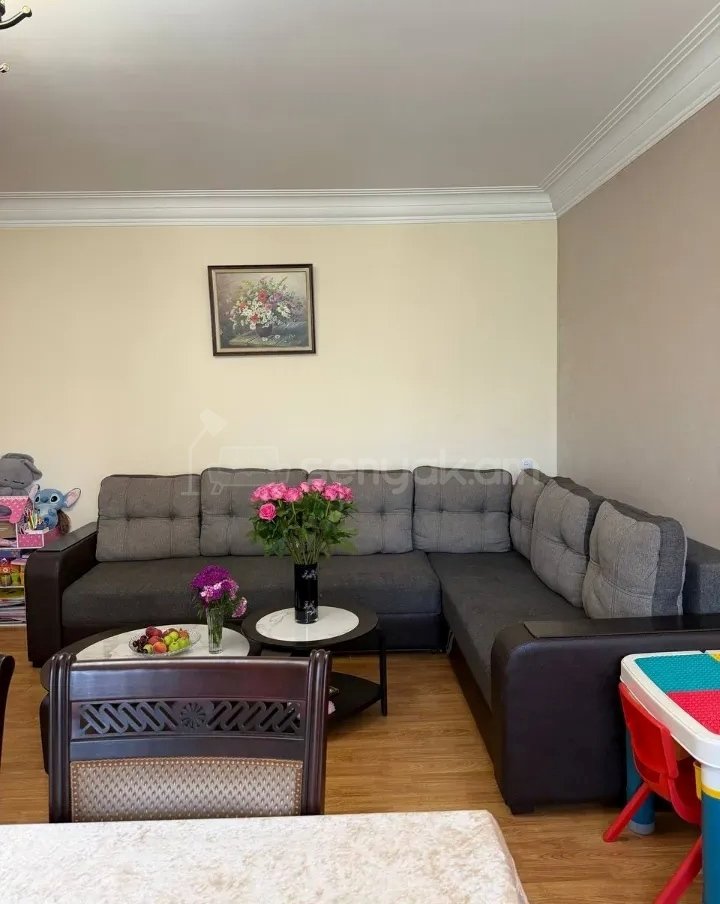 4 Սենյականոց Բնակարան Քարե Շենքում, 88քմ, 5/5 հարկ, Կապիտալ Վերանորոգված