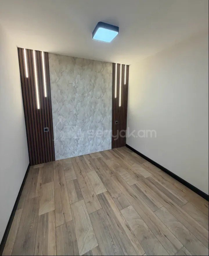 2 Սենյականոց Բնակարան Քարե Շենքում, 43քմ, 4/5 հարկ, Կապիտալ Վերանորոգված