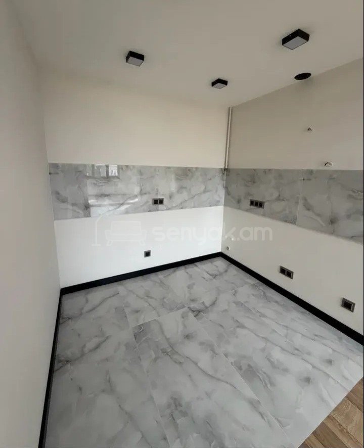 2 Սենյականոց Բնակարան Քարե Շենքում, 43քմ, 4/5 հարկ, Կապիտալ Վերանորոգված
