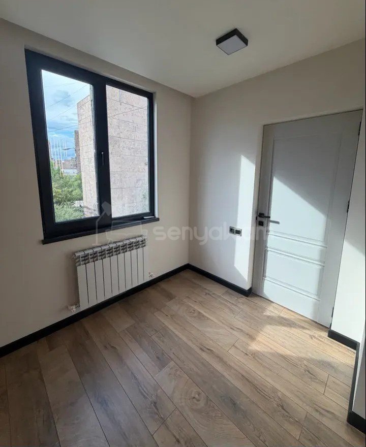 2 Սենյականոց Բնակարան Քարե Շենքում, 43քմ, 4/5 հարկ, Կապիտալ Վերանորոգված