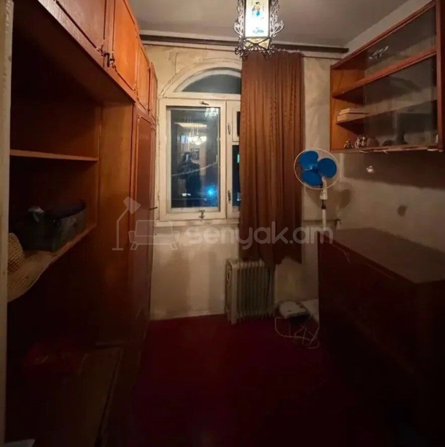 2 Սենյականոց Բնակարան Քարե Շենքում, 52քմ, 5/5 հարկ, Նորմալ Վիճակում
