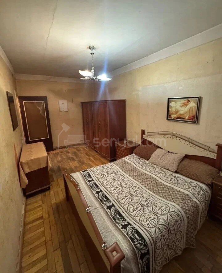 2 Սենյականոց Բնակարան Քարե Շենքում, 52քմ, 5/5 հարկ, Նորմալ Վիճակում