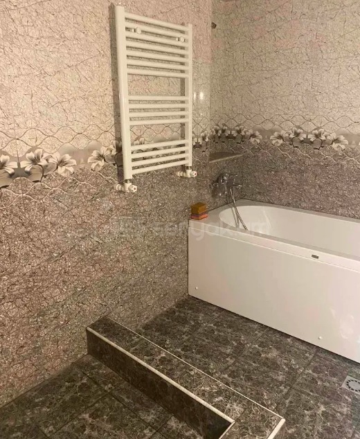 3 Սենյականոց Բնակարան Քարե Շենքում, 97քմ, 4/5 հարկ, Նորմալ Վիճակում