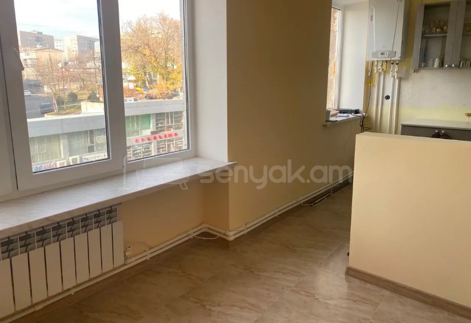 3 Սենյականոց Բնակարան Քարե Շենքում, 97քմ, 4/5 հարկ, Նորմալ Վիճակում