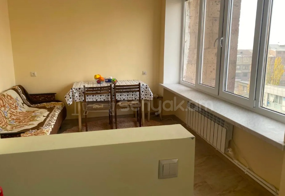 3 Սենյականոց Բնակարան Քարե Շենքում, 97քմ, 4/5 հարկ, Նորմալ Վիճակում