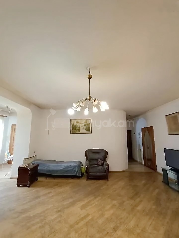 3 Սենյականոց Բնակարան Քարե Շենքում, 77քմ, 5/5 հարկ, Կոսմետիկ Վերանորոգված