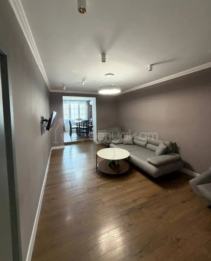 4 Սենյականոց Բնակարան Քարե Շենքում, 86քմ, 5/5 հարկ, Կապիտալ Վերանորոգված