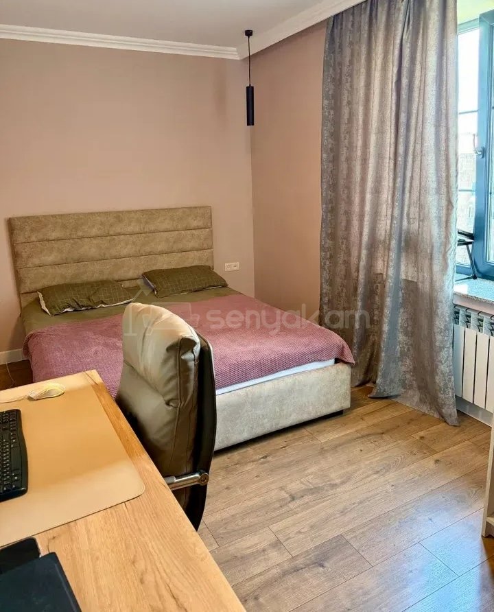 4 Սենյականոց Բնակարան Քարե Շենքում, 86քմ, 5/5 հարկ, Կապիտալ Վերանորոգված