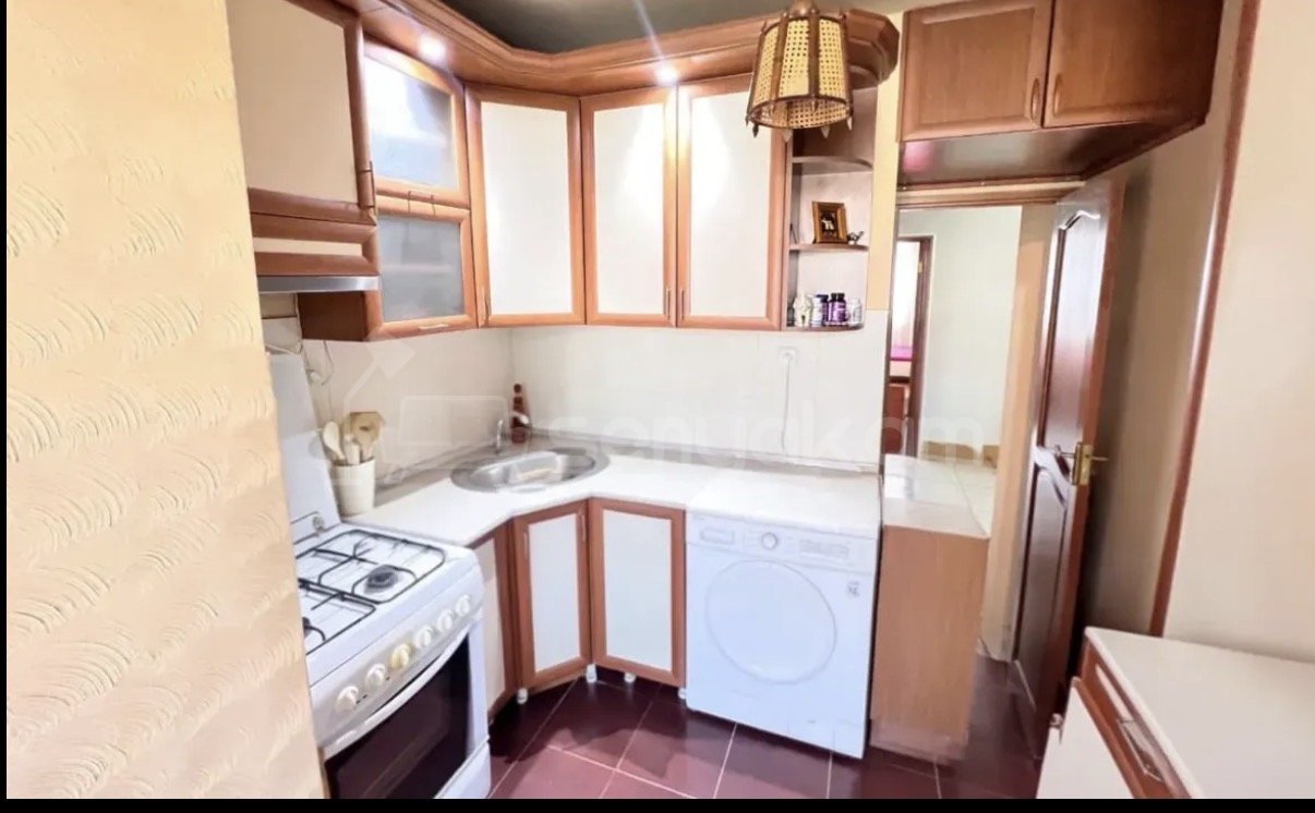 3 Սենյականոց Բնակարան Քարե Շենքում, 71քմ, 4/4 հարկ, Կապիտալ Վերանորոգված