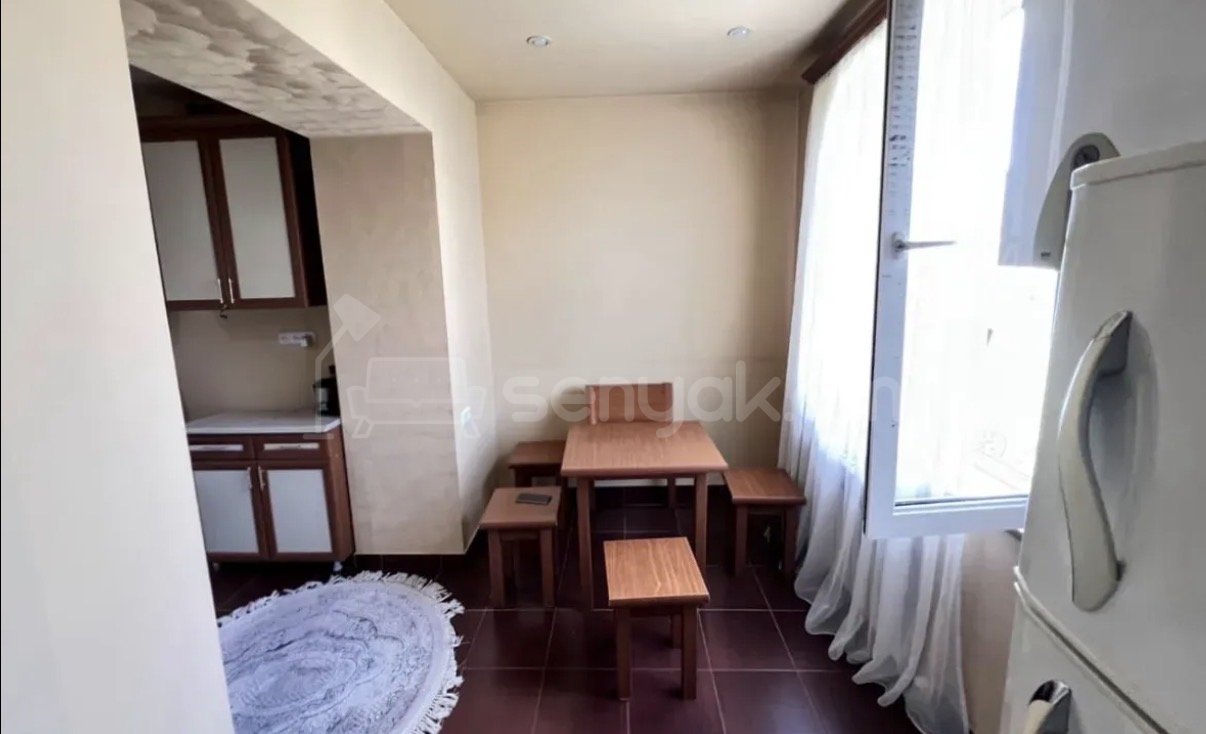 3 Սենյականոց Բնակարան Քարե Շենքում, 71քմ, 4/4 հարկ, Կապիտալ Վերանորոգված