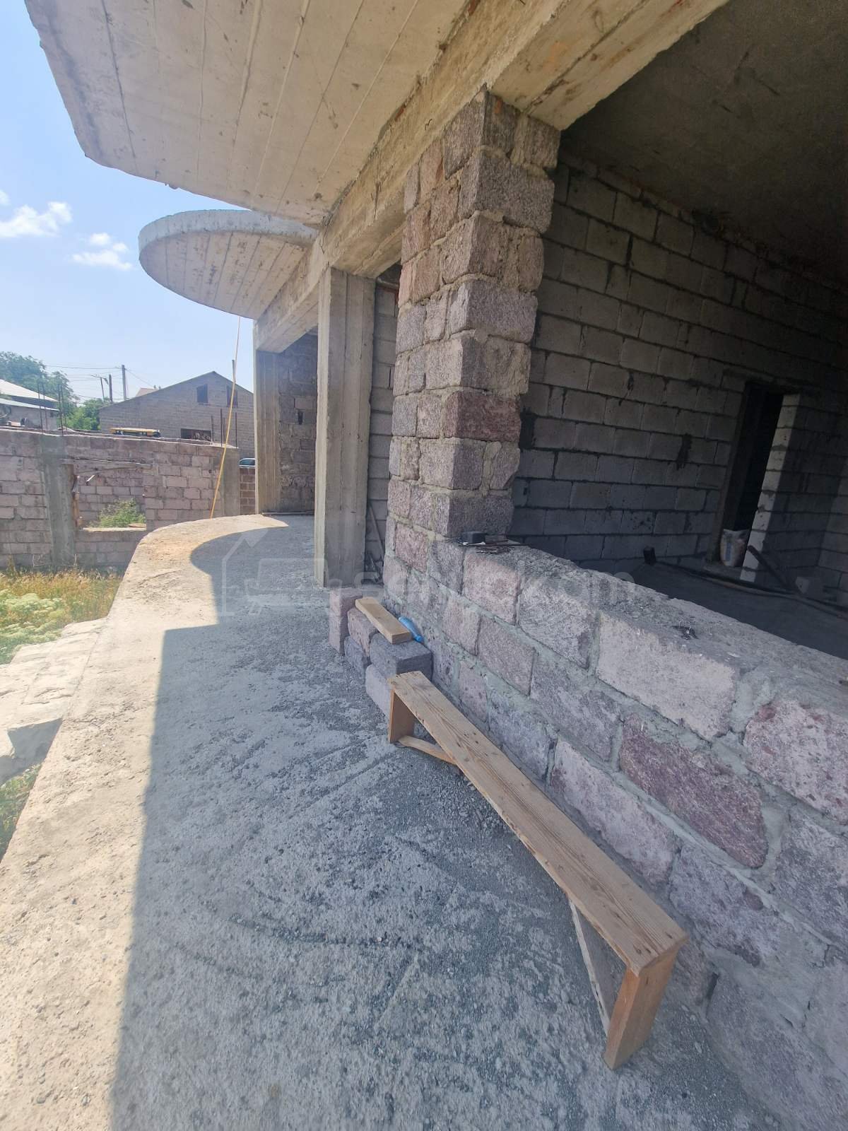 6 Սենյականոց Սեփական Տուն, 360քմ, Ավտոտնակով