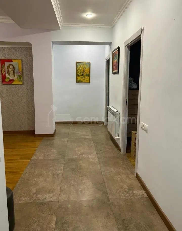 3 Սենյականոց Բնակարան Քարե Շենքում, 94քմ, 1/9 հարկ, Կապիտալ Վերանորոգված, Կահավորված