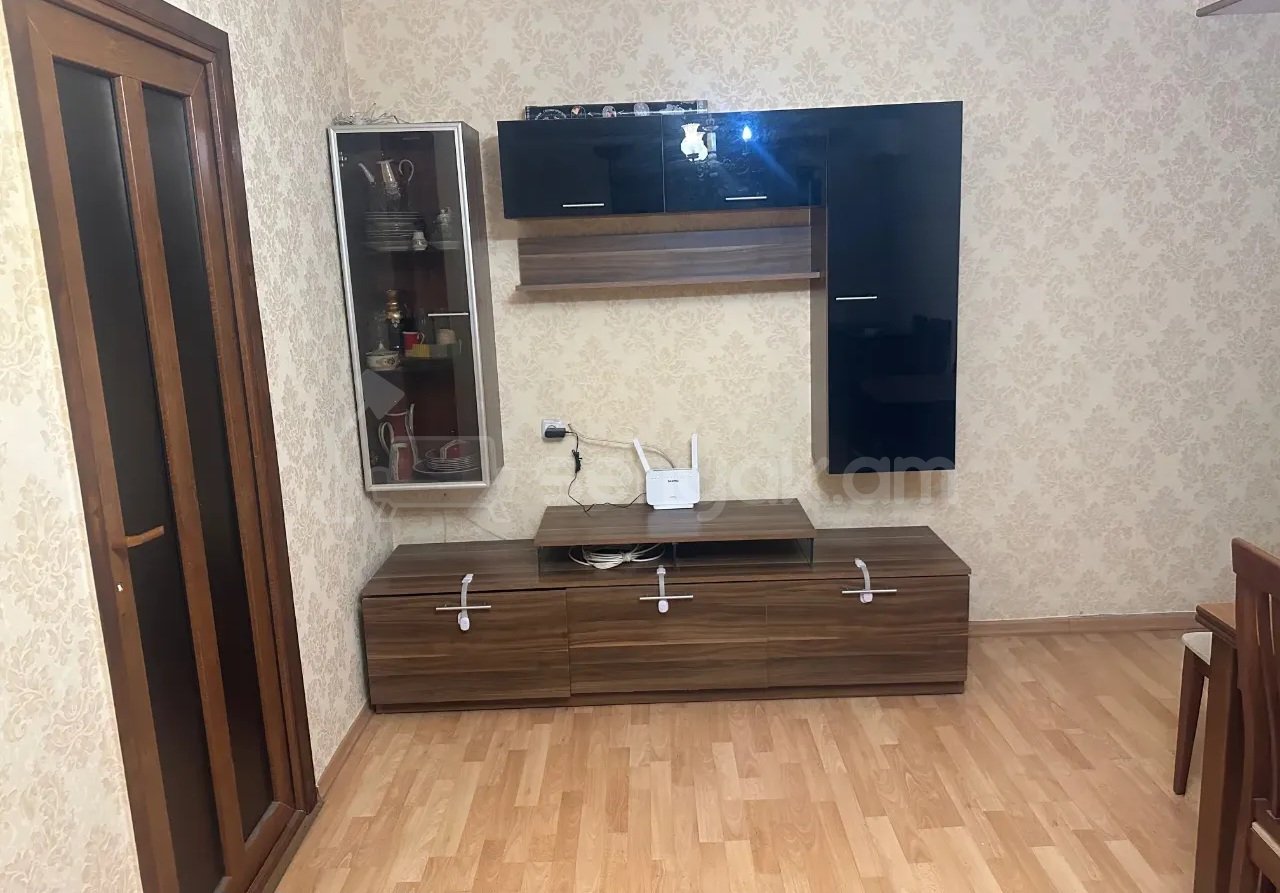 2 Սենյականոց Բնակարան Քարե Շենքում, 44քմ, 3/4 հարկ, Կոսմետիկ Վերանորոգված