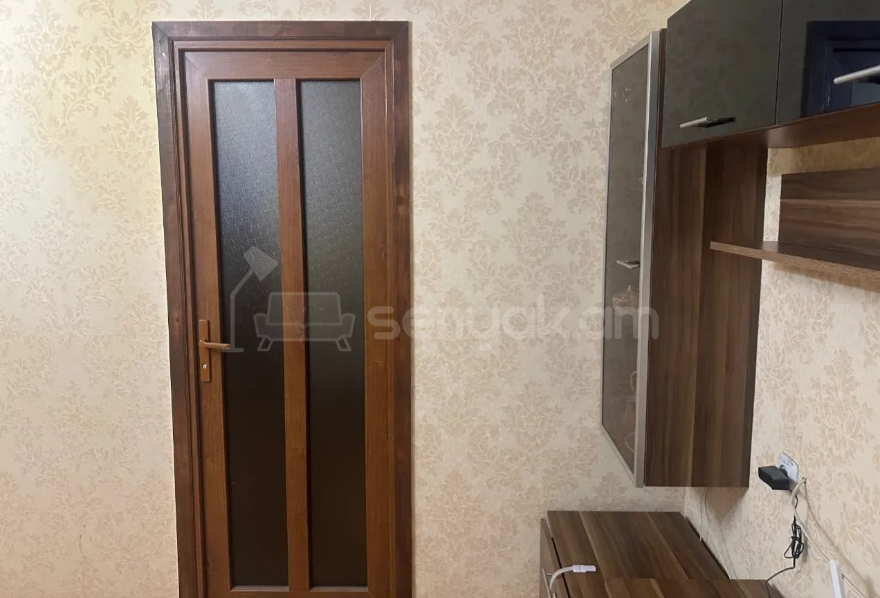 2 Սենյականոց Բնակարան Քարե Շենքում, 44քմ, 3/4 հարկ, Կոսմետիկ Վերանորոգված