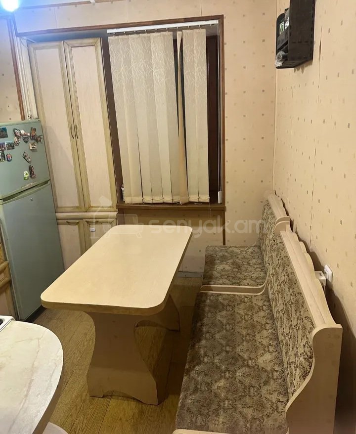 2 Սենյականոց Բնակարան Քարե Շենքում, 44քմ, 3/4 հարկ, Կոսմետիկ Վերանորոգված