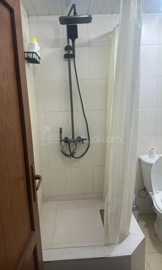 2 Սենյականոց Բնակարան Քարե Շենքում, 44քմ, 3/4 հարկ, Կոսմետիկ Վերանորոգված