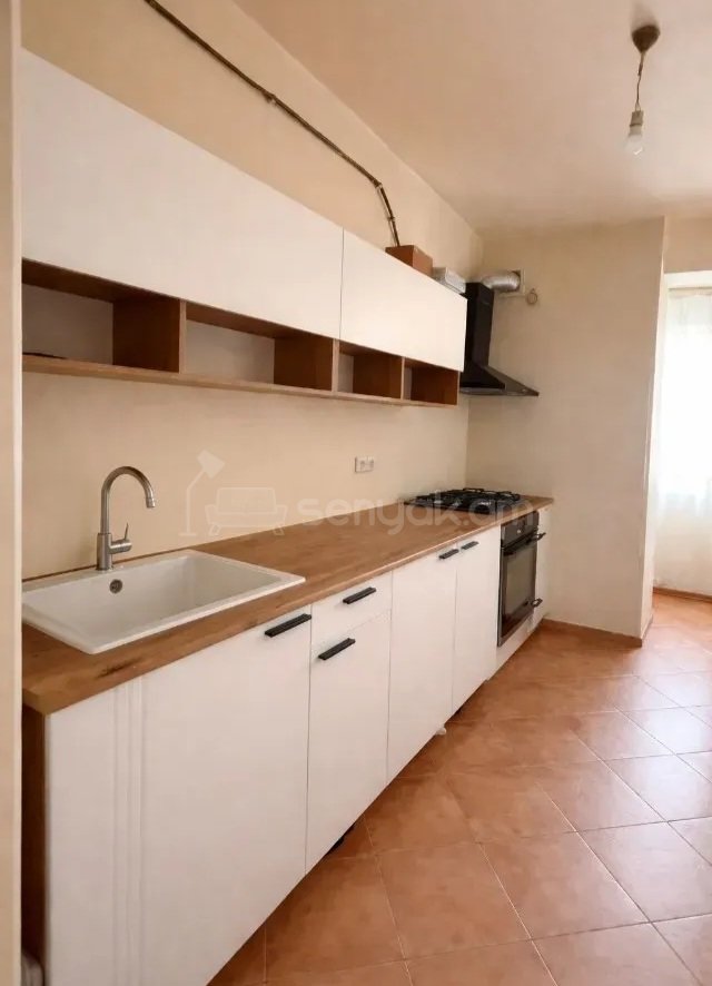 2 Սենյականոց Բնակարան Քարե Շենքում, 47քմ, 2/5 հարկ, Պետական Վիճակում