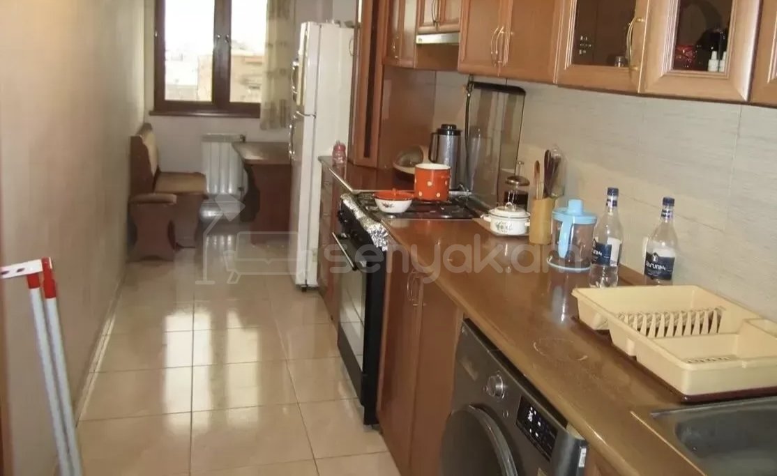 3 Սենյականոց Բնակարան Քարե Շենքում, 77քմ, 5/5 հարկ, Նորմալ Վիճակում, Արևկող