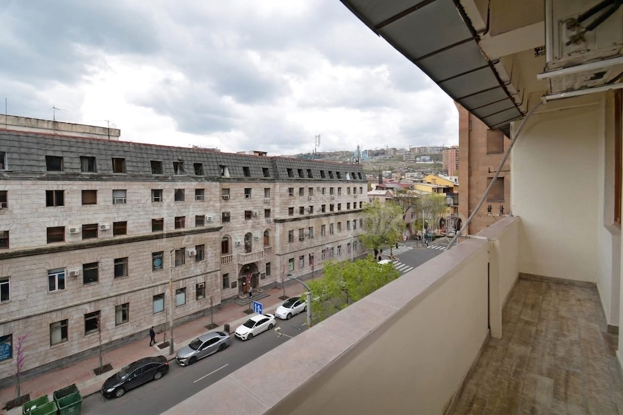 2 Սենյականոց Բնակարան, 42քմ, 5/10 հարկ, Կապիտալ Վերանորոգված, Կահավորված