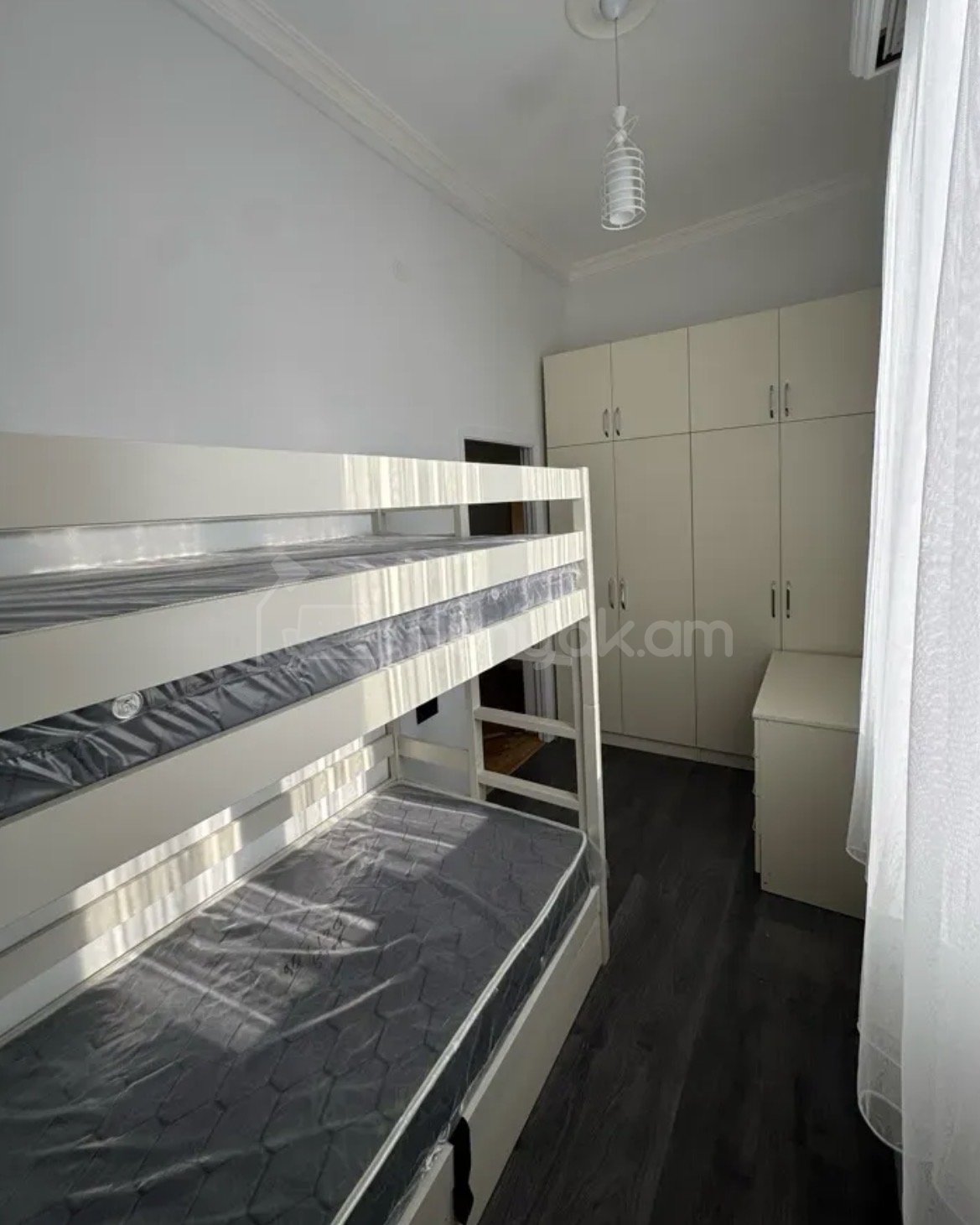 4 Սենյականոց Բնակարան Քարե Շենքում, 108քմ, 3/4 հարկ, Կապիտալ Վերանորոգված