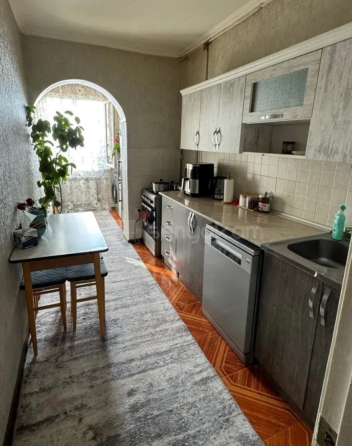 3 Սենյականոց Բնակարան, 79քմ, 8/9 հարկ, Նորմալ Վիճակում
