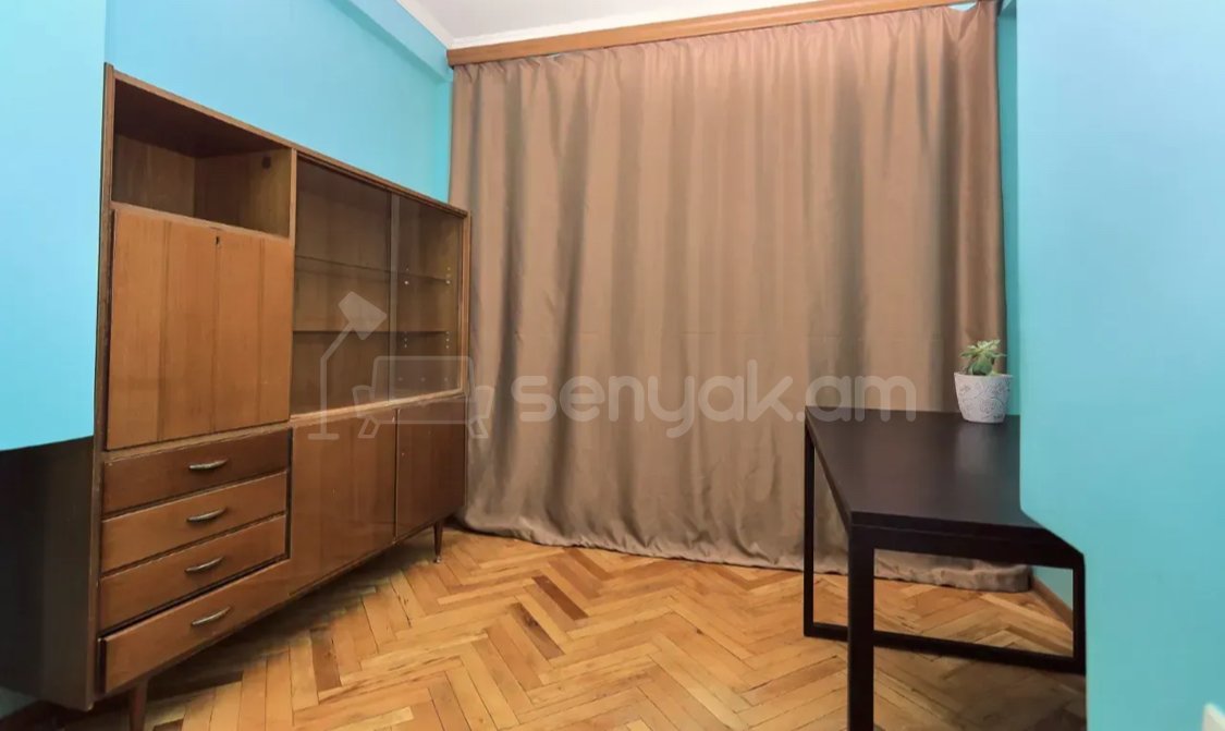 2 Սենյականոց Բնակարան Քարե Շենքում, 52քմ, 4/4 հարկ, Նորմալ Վիճակում, Կահավորված