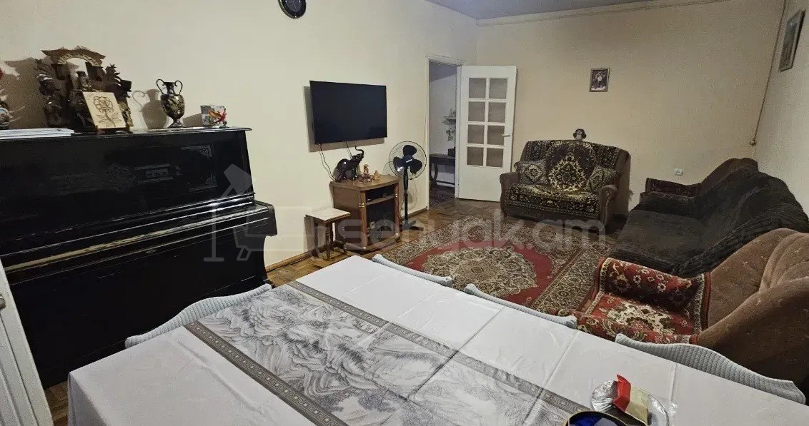3 Սենյականոց Բնակարան, 80քմ, 4/9 հարկ, Նորմալ Վիճակում