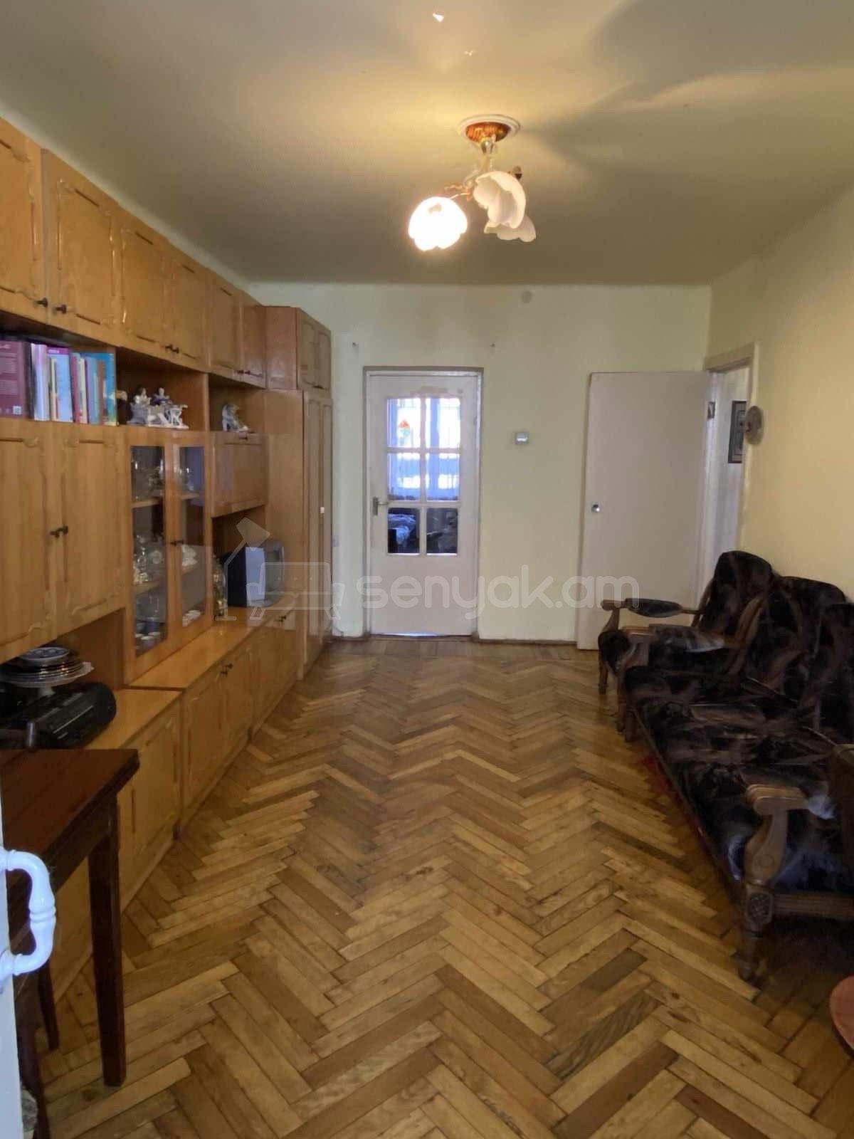 3 Սենյականոց Բնակարան Քարե Շենքում, 69քմ, 1/5 հարկ, Կոսմետիկ Վերանորոգված, Կահավորված, Արևկող