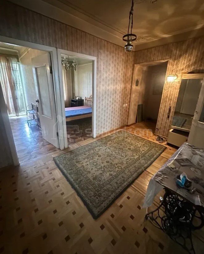 3 Սենյականոց Բնակարան Քարե Շենքում, 79քմ, 4/5 հարկ, Պետական Վիճակում