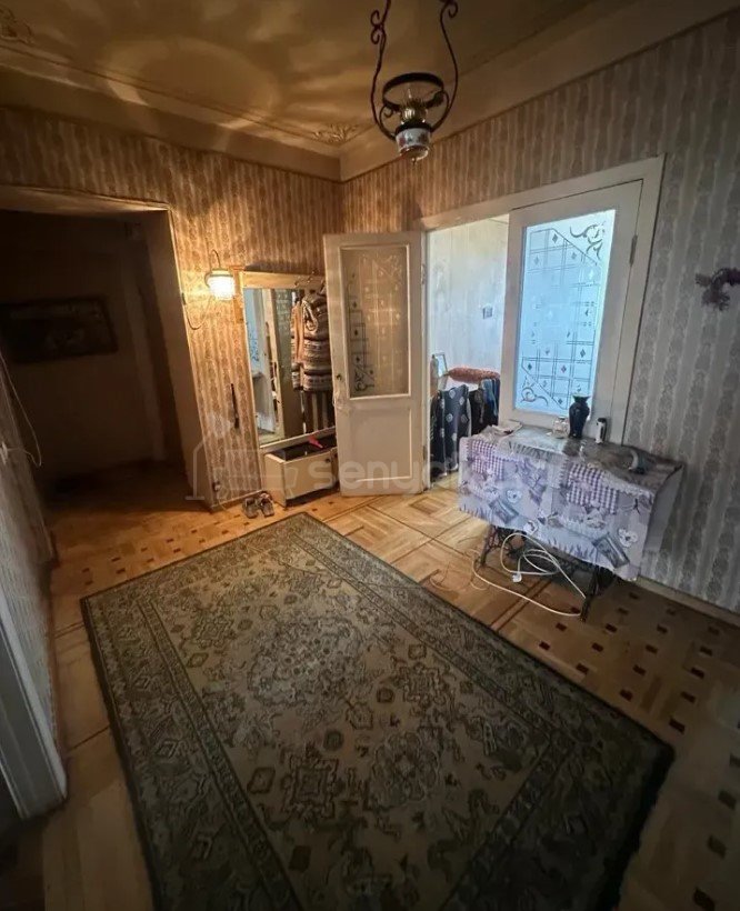 3 Սենյականոց Բնակարան Քարե Շենքում, 79քմ, 4/5 հարկ, Պետական Վիճակում