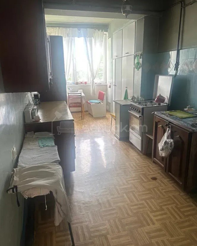 3 Սենյականոց Բնակարան Քարե Շենքում, 79քմ, 4/5 հարկ, Պետական Վիճակում