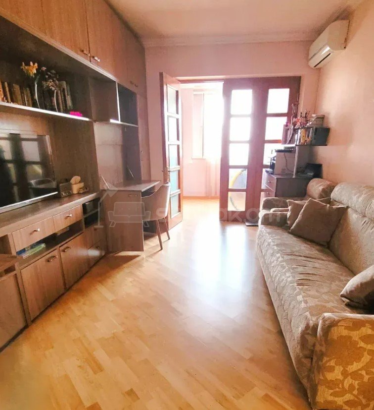 1 Սենյականոց Բնակարան Քարե Շենքում, 45քմ, 5/5 հարկ, Կոսմետիկ Վերանորոգված