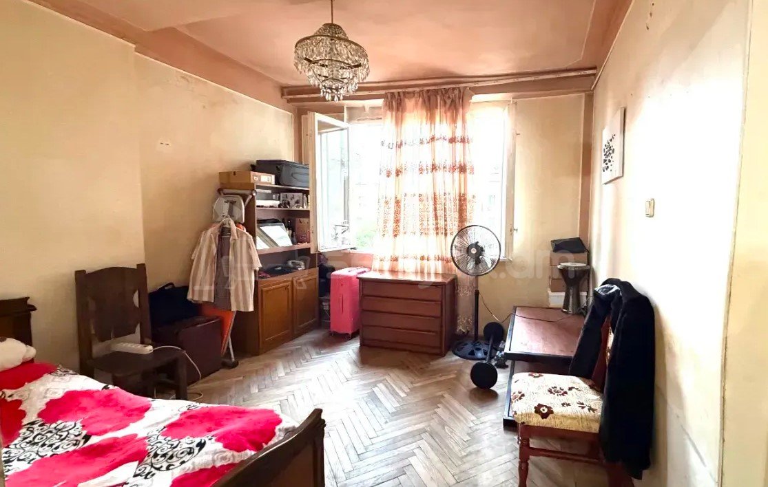 3 Սենյականոց Բնակարան Քարե Շենքում, 76քմ, 3/5 հարկ, Պետական Վիճակում