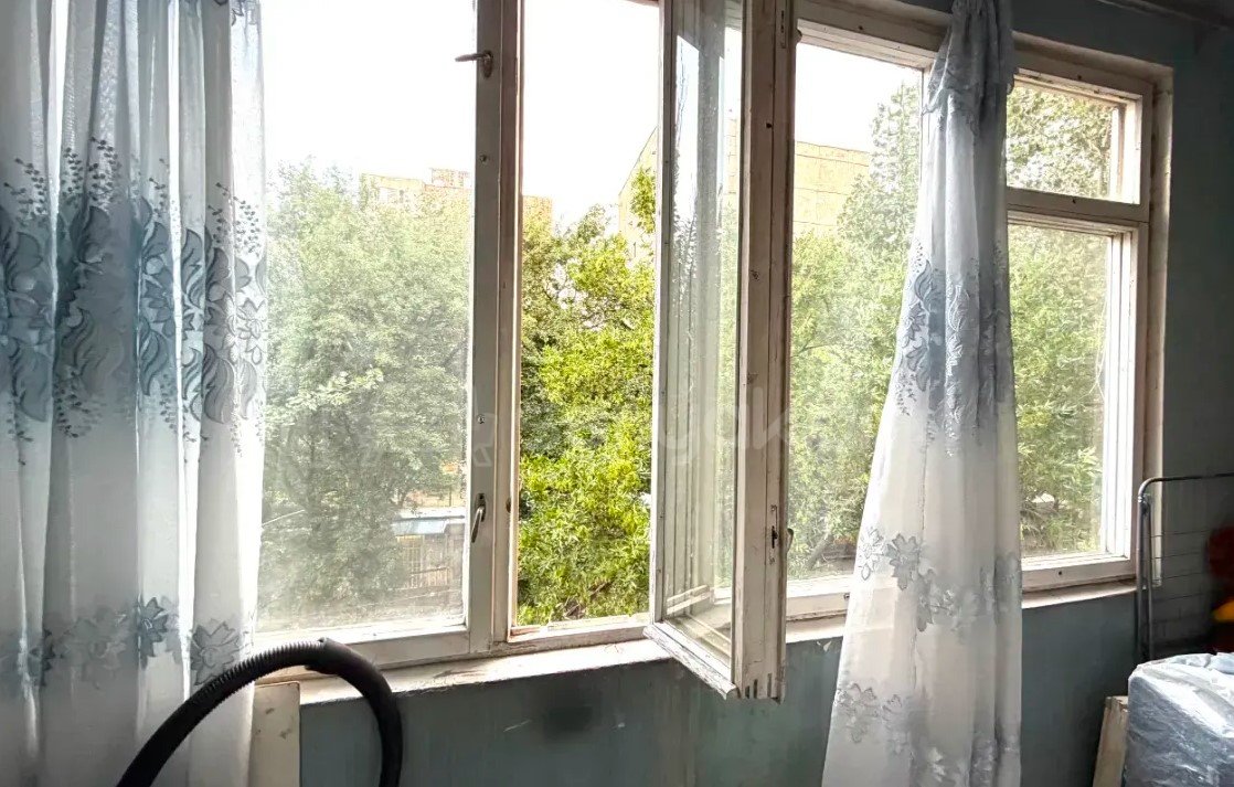 3 Սենյականոց Բնակարան Քարե Շենքում, 76քմ, 3/5 հարկ, Պետական Վիճակում