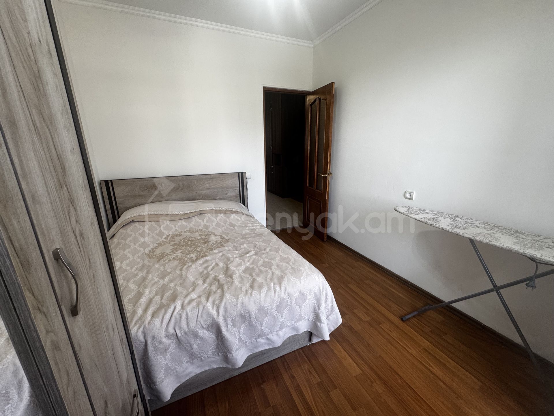 3 Սենյականոց Բնակարան Քարե Շենքում, 77քմ, 5/5 հարկ, Կապիտալ Վերանորոգված