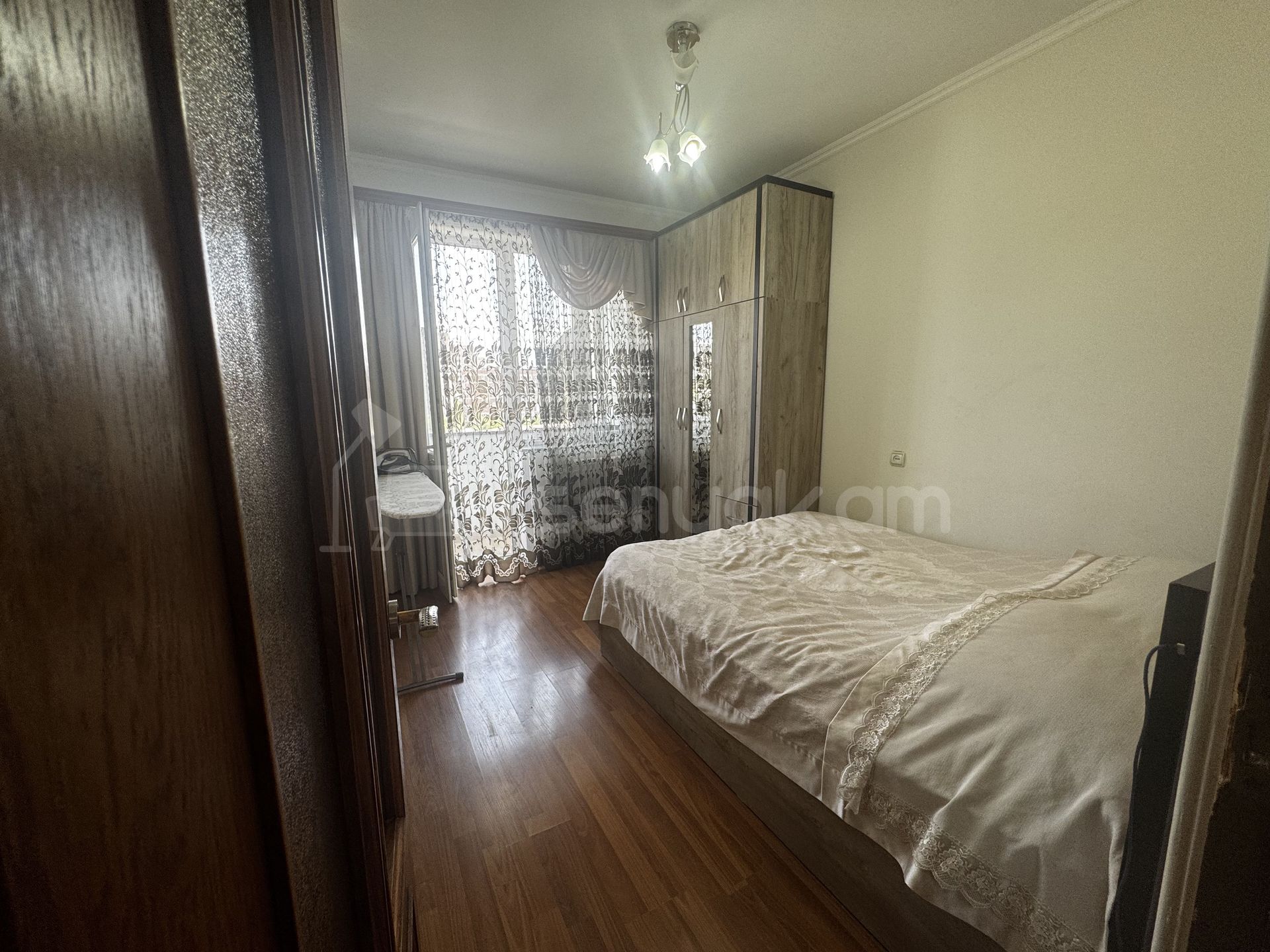 3 Սենյականոց Բնակարան Քարե Շենքում, 77քմ, 5/5 հարկ, Կապիտալ Վերանորոգված