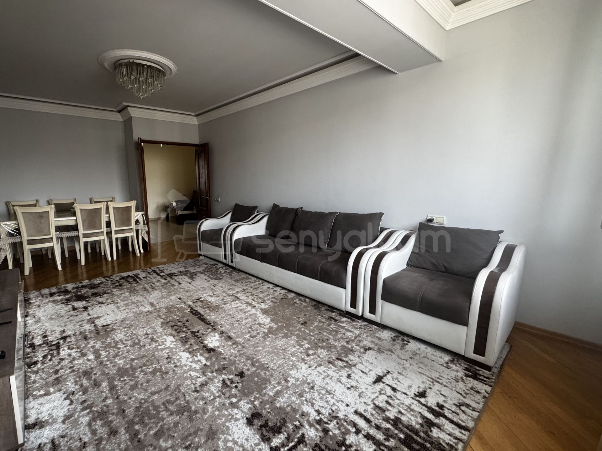 3 Սենյականոց Բնակարան Քարե Շենքում, 77քմ, 5/5 հարկ, Կապիտալ Վերանորոգված