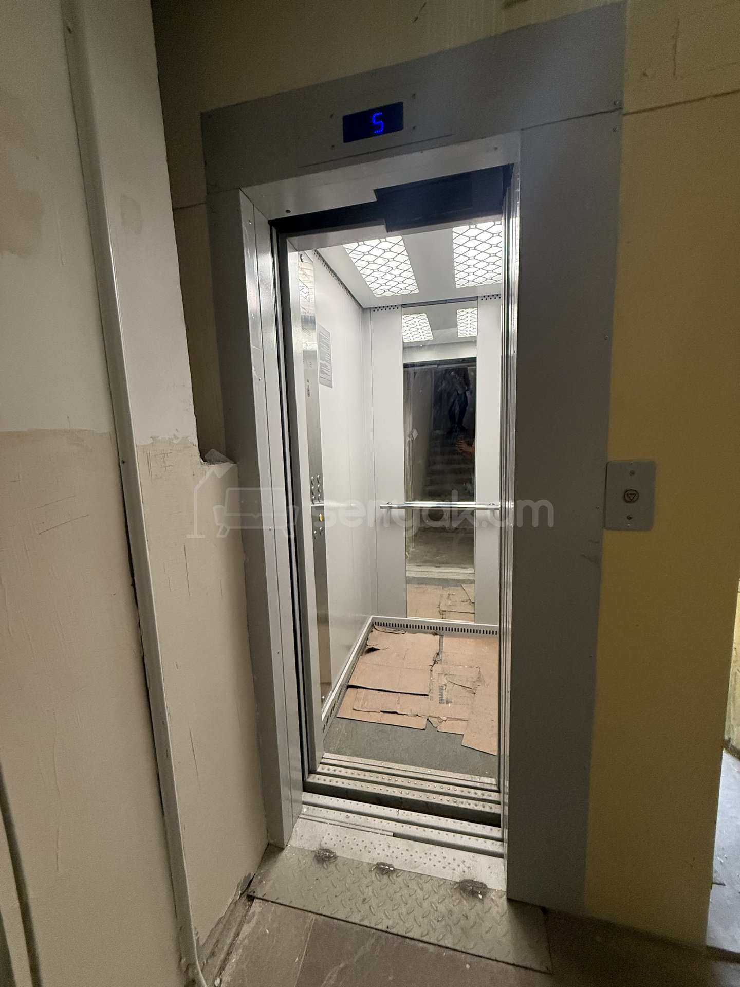 2 Սենյականոց Բնակարան, 46քմ, 5/9 հարկ, Դիզայներական Վերանորոգված