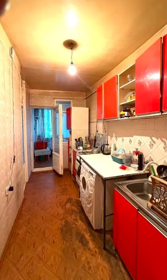 3 Սենյականոց Բնակարան Քարե Շենքում, 76քմ, 3/5 հարկ, Պետական Վիճակում