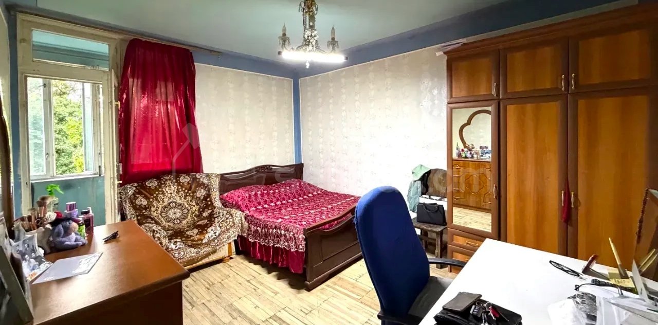 3 Սենյականոց Բնակարան Քարե Շենքում, 76քմ, 3/5 հարկ, Պետական Վիճակում