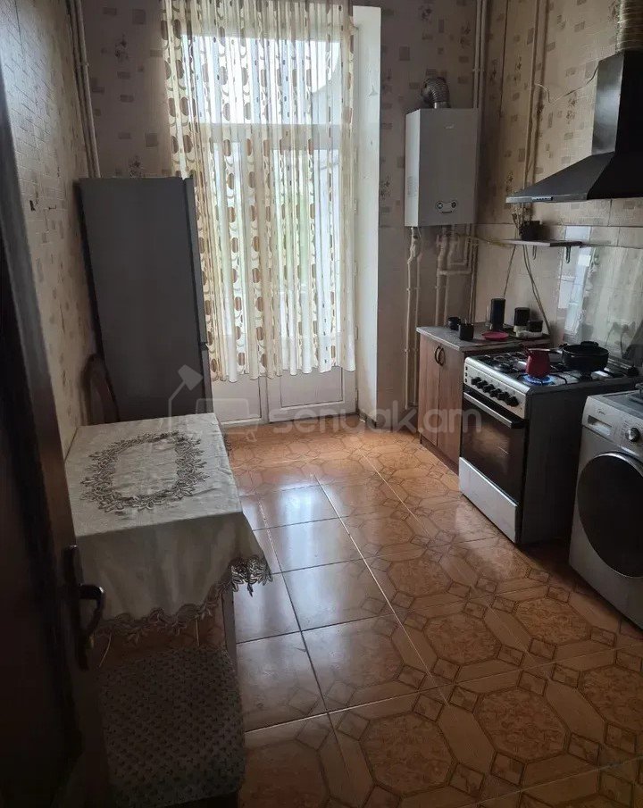 2 Սենյականոց Բնակարան Քարե Շենքում, 68քմ, 4/5 հարկ, Նորմալ Վիճակում