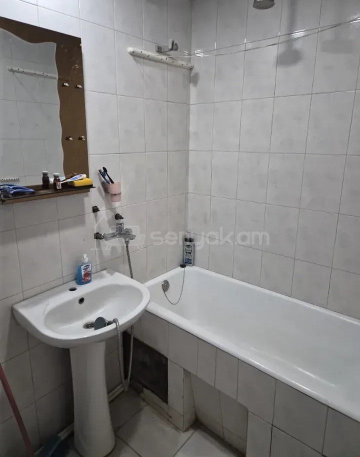 2 Սենյականոց Բնակարան Քարե Շենքում, 68քմ, 4/5 հարկ, Նորմալ Վիճակում