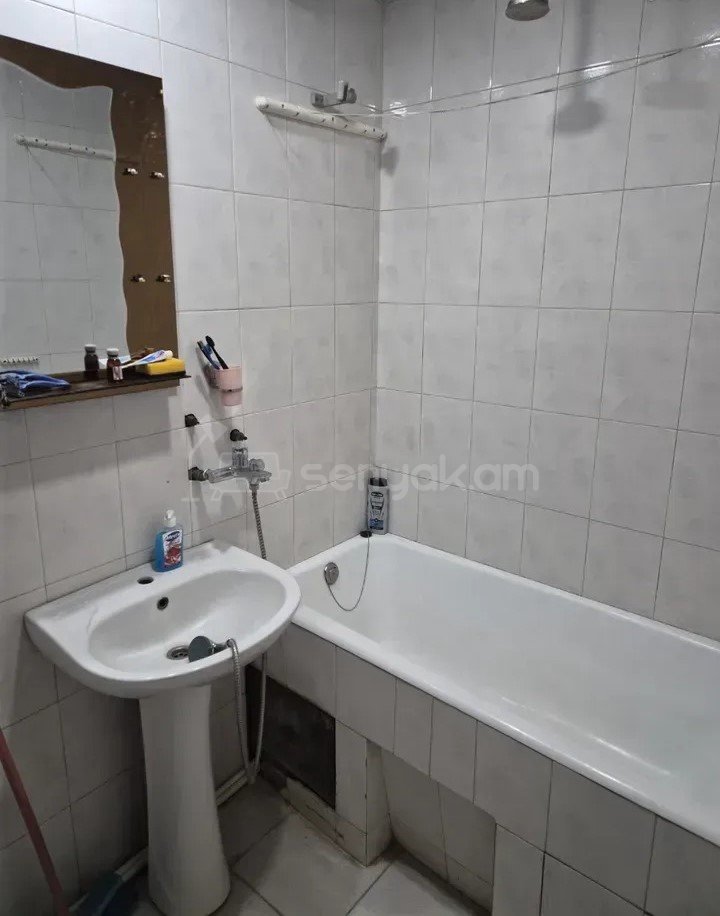2 Սենյականոց Բնակարան Քարե Շենքում, 68քմ, 4/5 հարկ, Նորմալ Վիճակում