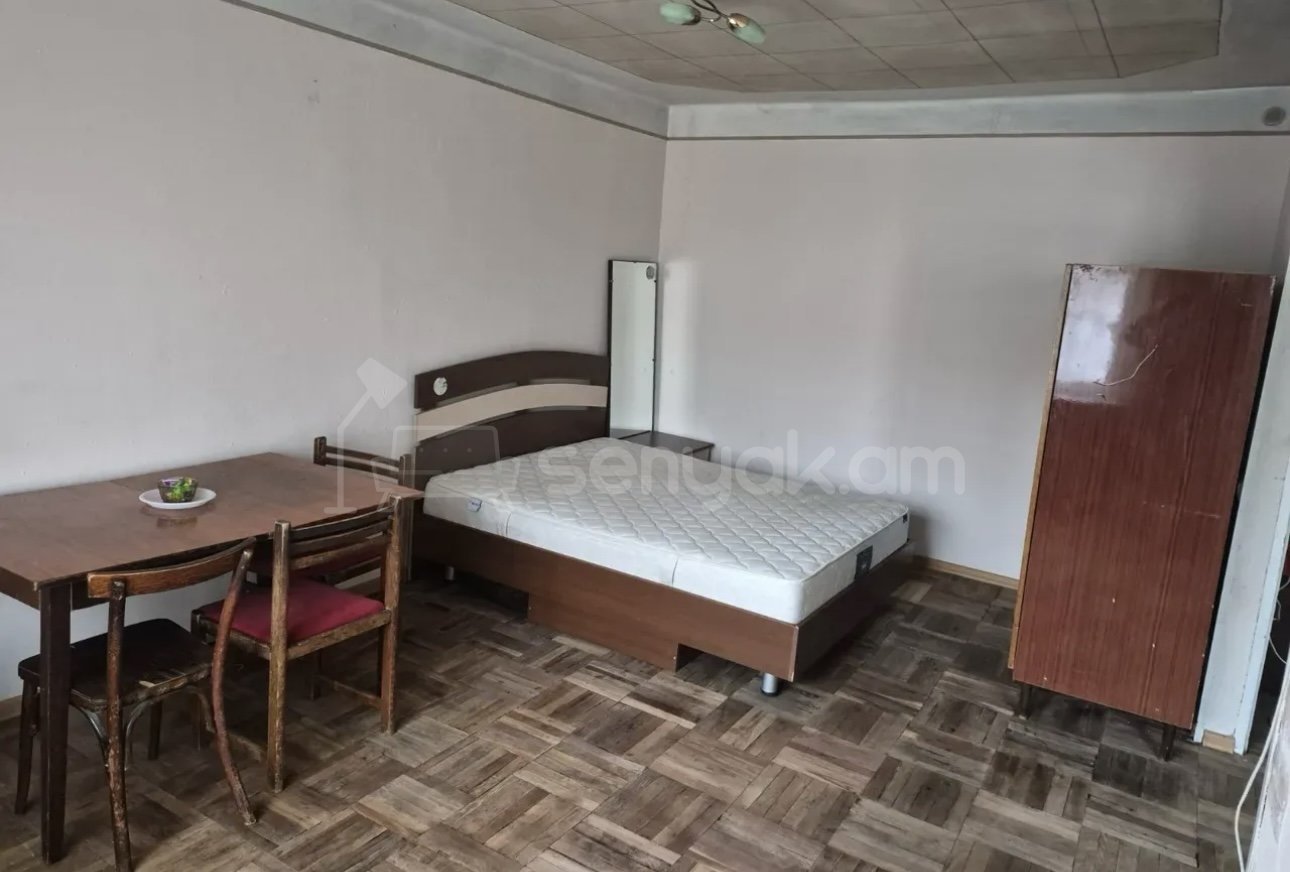1 Սենյականոց Բնակարան, 30քմ, 1/4 հարկ, Պետական Վիճակում