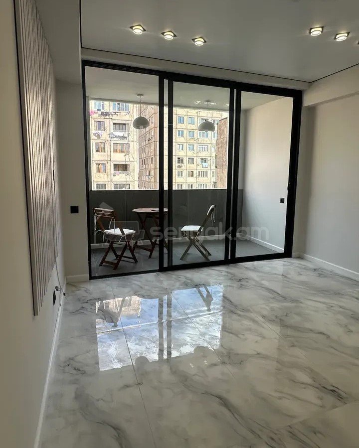 2 Սենյականոց Բնակարան, 40քմ, 8/9 հարկ, Կապիտալ Վերանորոգված