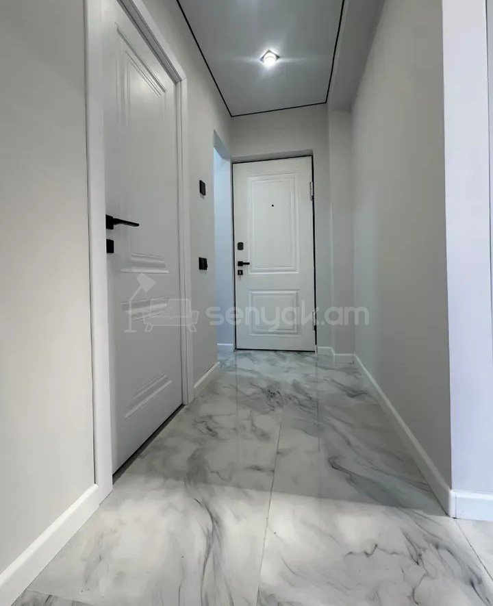 2 Սենյականոց Բնակարան, 40քմ, 8/9 հարկ, Կապիտալ Վերանորոգված